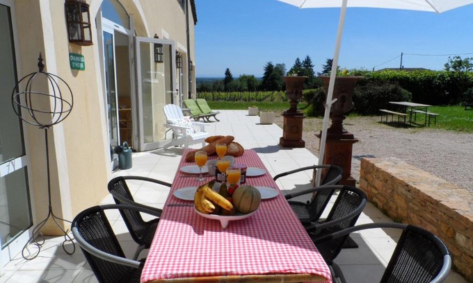 Chaintre House | Attractive Mansion in Vinzelles with Swimming Pool