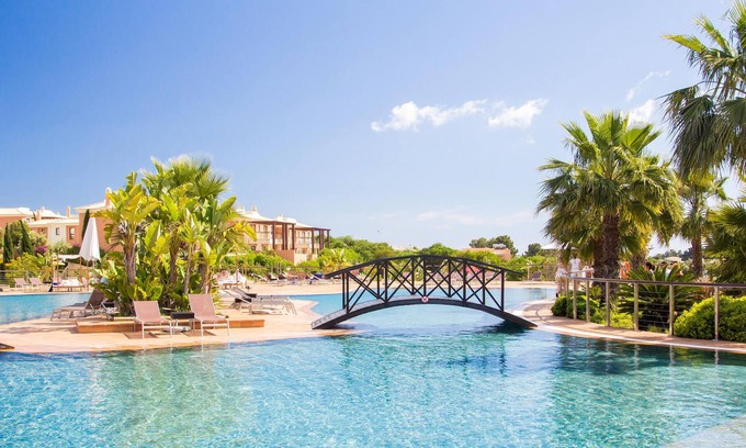 Mato Serrao House | Attractive vacation home in a fully equipped resort for a wonderful vacation.
