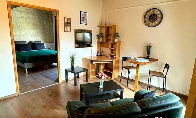 Les Roches-l'Eveque House | AU LION D'OR HISTORIC INN LESS THAN AN HOUR FROM PARIS