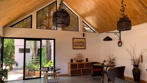 Analavory Hotel | Au Mirandav Hotel