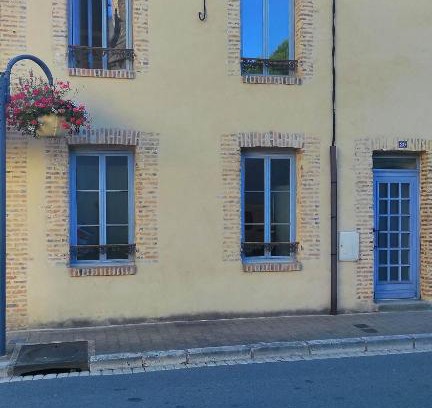 Aubigny-sur-Nere Apartment | AUBIGNY appartement centre ville 1e étage