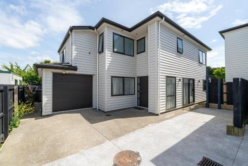 Greenlane - Ellerslie House | Auckland Cornwall Park Home