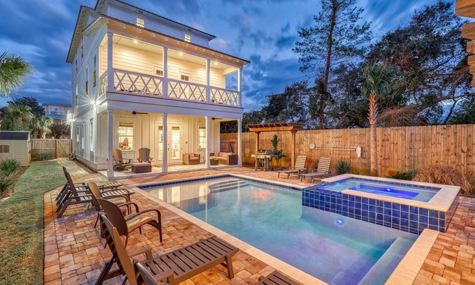 Crystal Beach House | Aug–Oct*Heated Pool&Spa*Golf Cart*Bikes*Dogs Ok