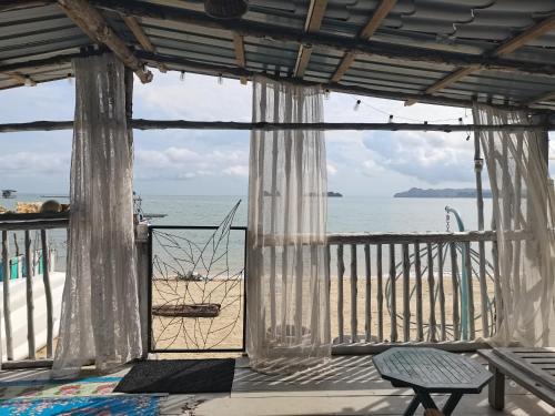 Langkawi House | Aura Bluewave Seaview Homestay and Mini Beach Cafe