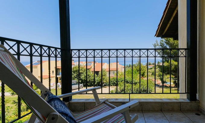 Pallini House | Aurora 2-bdrm Maisonette with shared pool, Hanioti