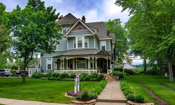 Stillwater Hotel | Aurora Staples Inn