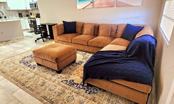 Westside House | Austin Gray: 5Bd/2Bth/Huge Vacation Home Sleeps 12!