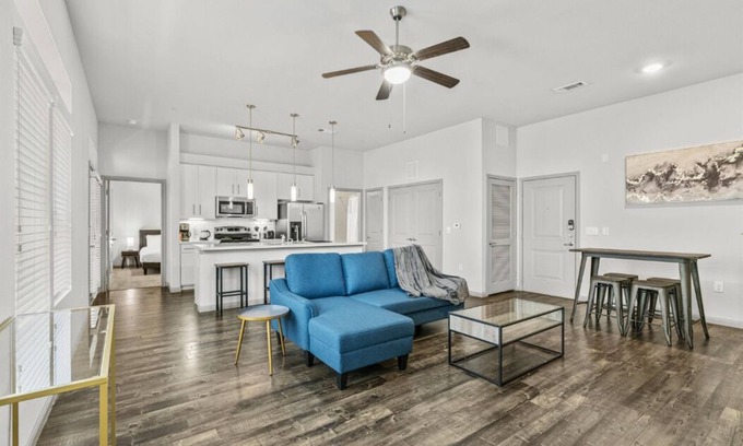 Montopolis Apartment | Austin Luxury 2BR 2B w/Pool & FREE Parking Fast WIFI