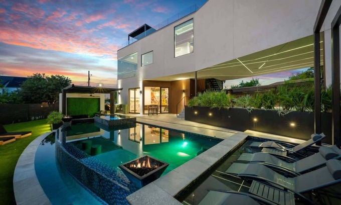 Galindo House | Austin's Skyline Lux. Private Pool & Rooftop Deck