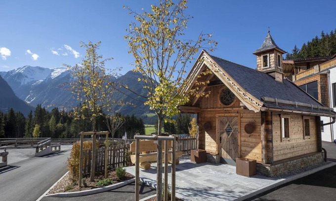 Schonbach Ski Chalet | Austrian Alps Chalet with Ski Access