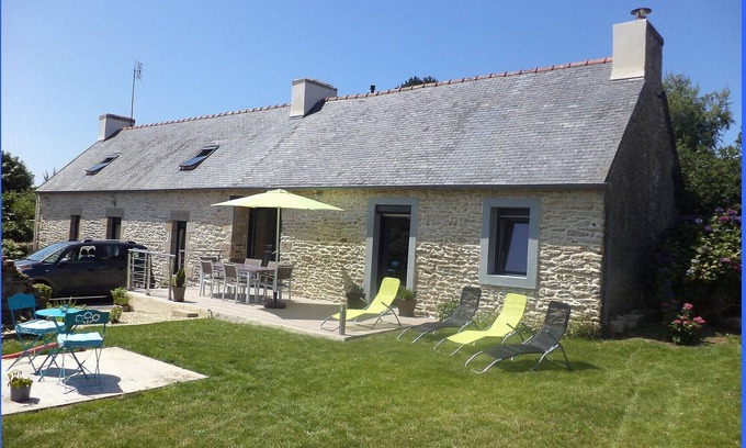 Ploneour-Lanvern House | Authentic Breton cottage in the countryside, close to services and the sea.