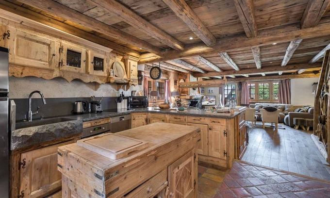 Le Raffort Ski Chalet | Authentic Chalet with Jacuzzi and Sauna, Near Ski Lift in Méribel