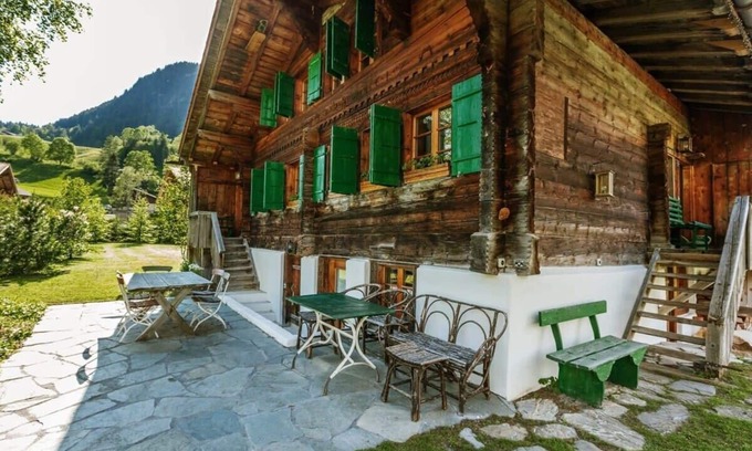 Gsteig Ski Chalet | Authentic Designed Chalet right next to Gstaad