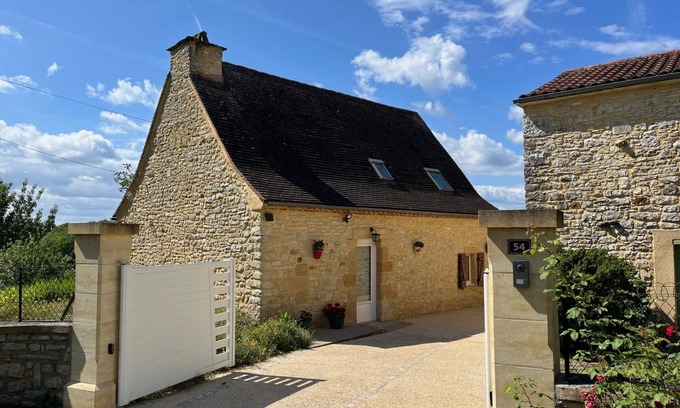 Campagnac-les-Quercy Cottage | Authentic Périgourdine House with Pool and Wifi