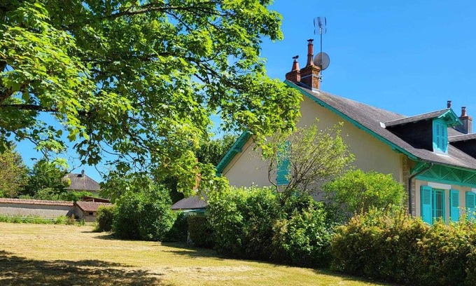 Lurcy-Levis Cottage | Authentic house with large garden and modern comfort in Lurcy-Lévis