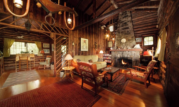 East Boothbay Cabin | Authentic Log Cabin on Damariscotta River W/Dock and Moorings