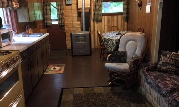 Northome Cabin | Authentic Log Cabin Pet Friendly Northshore Bay Resort