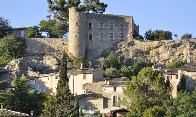 Menerbes House | Authentic Menerbes Village House, beautiful view of Luberon, garden and pool
