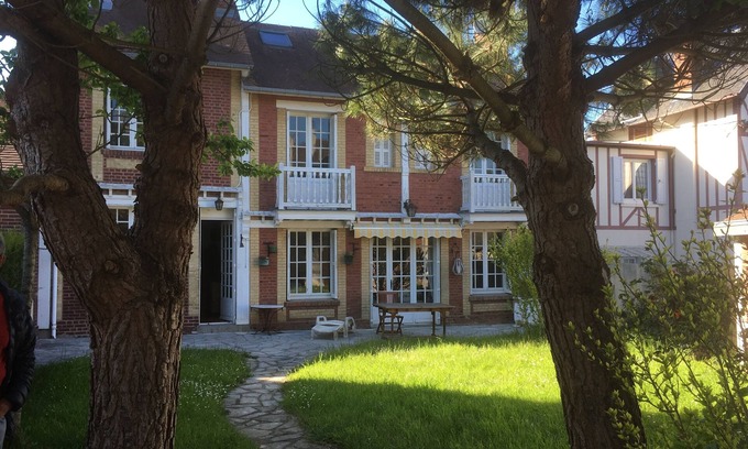 Villers-sur-Mer House | Authentic Norman villa