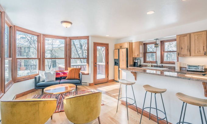 Telluride Condo | AUTUMN COLORS IN TELLURIDE! CHIC & CONVENIENT 2BR/2.5Bth condo-Creekside