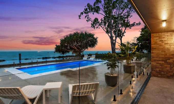 Traviston Apartment | Autumn on the Esplanade