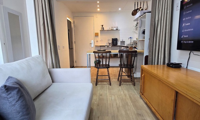 Jardim Paulista Apartment | Av. Paulista | Hotel with hot tub, swimming pool, gym and 24-hour reception.