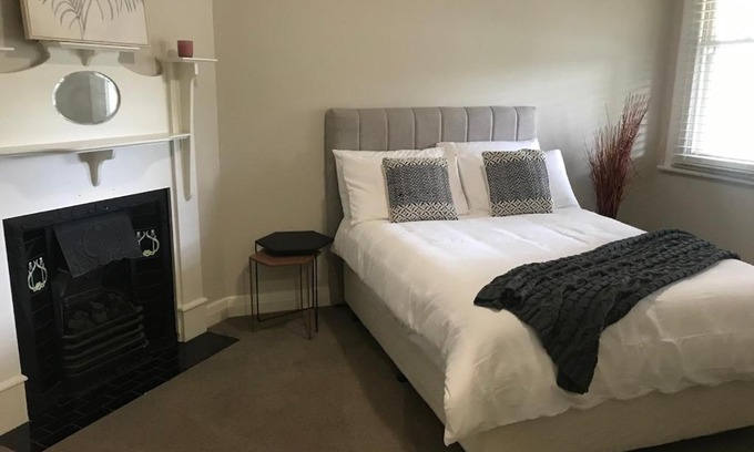Wagga Wagga House | Ava on Fox Central entire residence