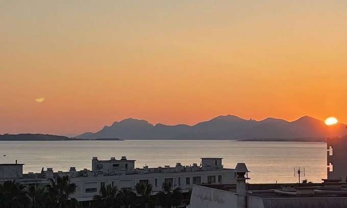Juan-les-Pins Apartment | Available july august Juan pine forest beaches Penthouse sea view ROOFTOP Jacuzzi