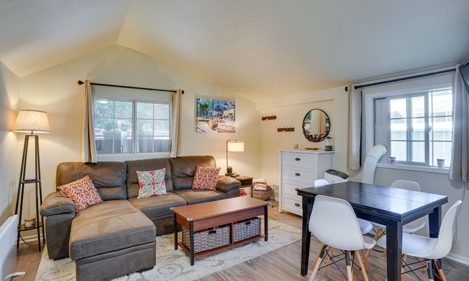 Avalon Cottage | Avalon Cottage < Half-Mi to Beaches & Crescent Ave