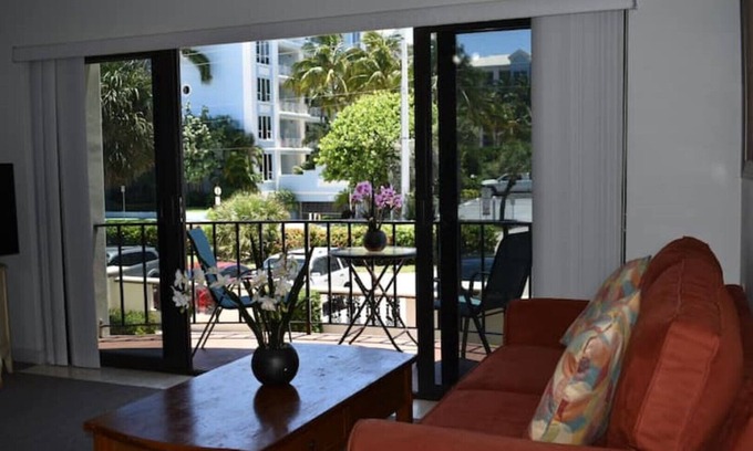 Survey Creek House | Avalon Resort (Balcony Studio B3)