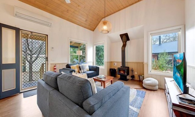 Bright Apartment | AVC - Maple Cottage, Bright