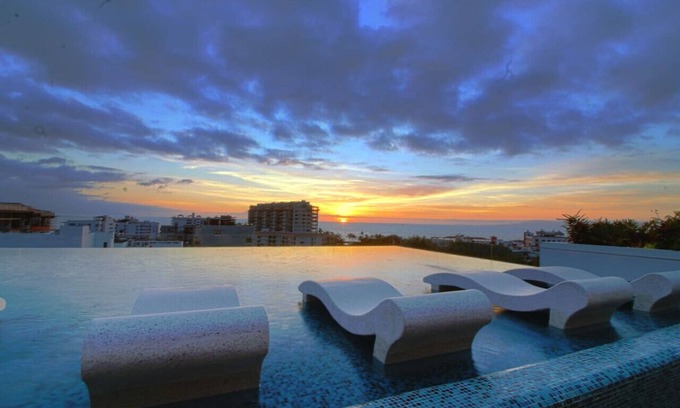 Emiliano Zapata Apartment | Avida - Stunning Rooftop Pool and Jacuzzi