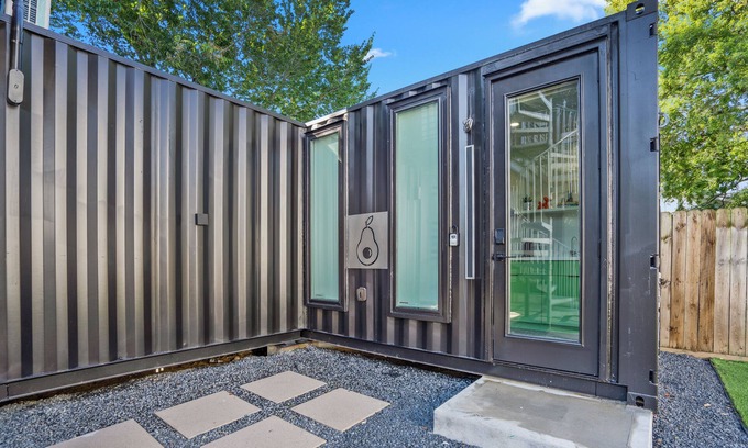 Greater East End Apartment | Avocado Container @EADO Juice Box