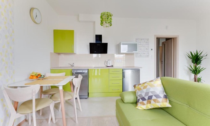 Prague 3 Apartment | AVOKADO apt.,2 min tram station,FREE GARAGE PARKING