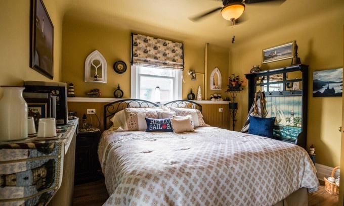 Stratford Bed & Breakfast | Avonview Manor- Experience Gracious Service with Style - Wickie's Aye Light