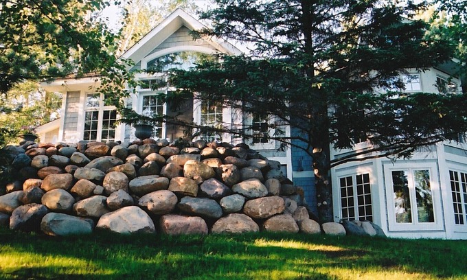 Hayward House | Award Winning Home On Nelson Lake ~ 400 Feet Of Private Lakeshore!