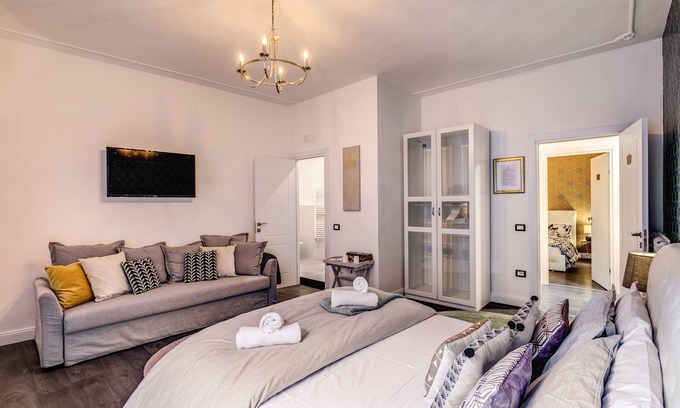 Pisa City Centre Hotel | AwesHome - Hanging Gardens
