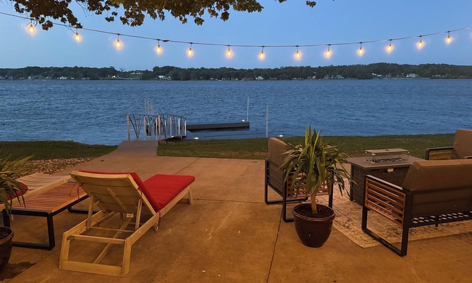 Scott County House | Awesome 3 Bedroom River Front Retreat right on the water!