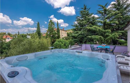 Zurkovo Apartment | Awesome Apartment In Kostrena
