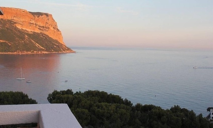 Cassis Apartment | Awesome Apartment Mediterranean Sea View Close to Beaches and Calanques