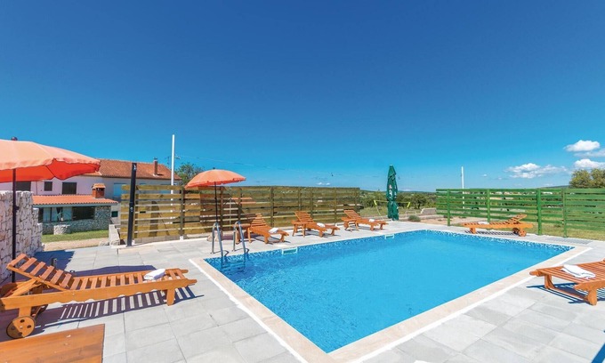 Donje Rastane House | Awesome home in Donje Rastane with WiFi