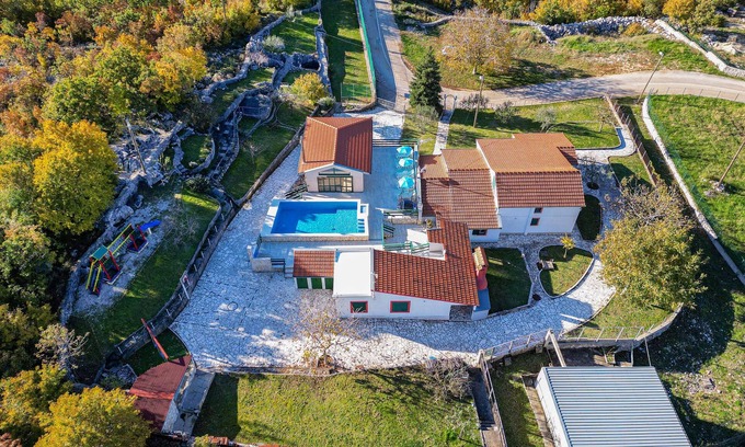 Kotlenice House | Awesome home in Dugopolje with WiFi