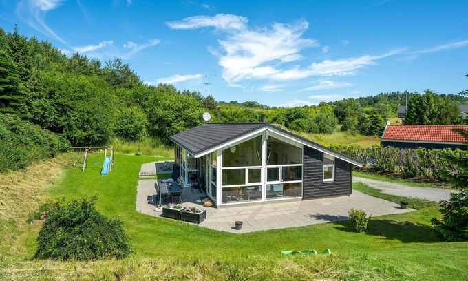 Lyngsbæk Strand House | Awesome home in Ebeltoft with WiFi