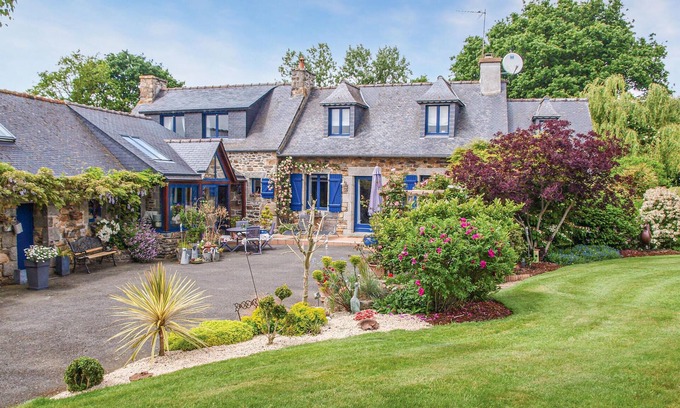 Begard House | Awesome home in Trézélan/Bégard