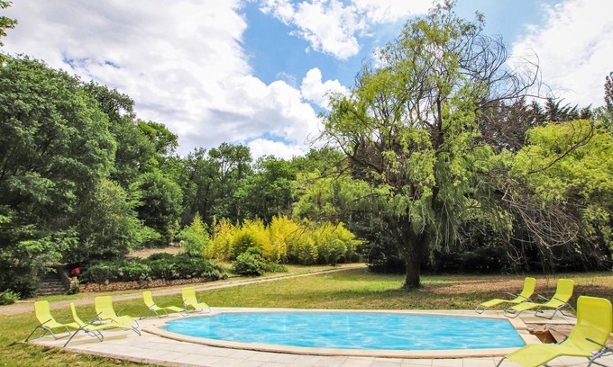 Goult House | Awesome home in GOULT