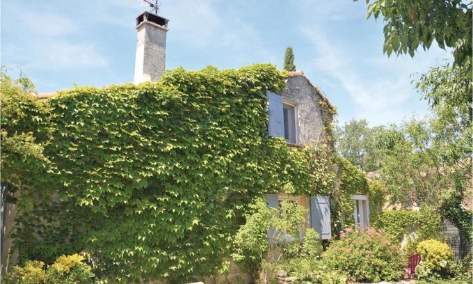 Grans House | Awesome home in Grans with 5 Bedrooms, WiFi and Outdoor swimming pool