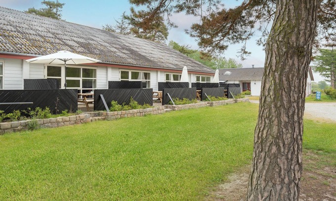 Ristinge House | Awesome home in Humble with WiFi