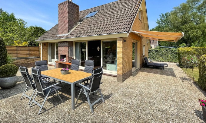 Lauwersoog House | Awesome home in Lauwersoog with WiFi