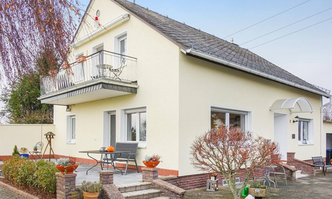 Hunerbach House | Awesome home in Müllenbach with kitchen