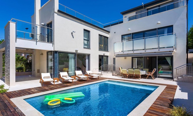 Njivice House | Awesome home in Njivice